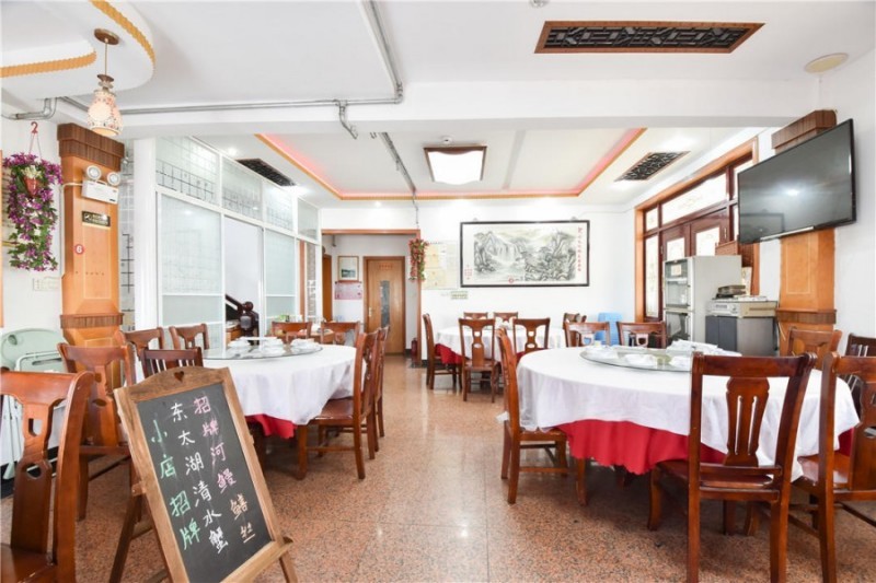 东山湖光山色民宿